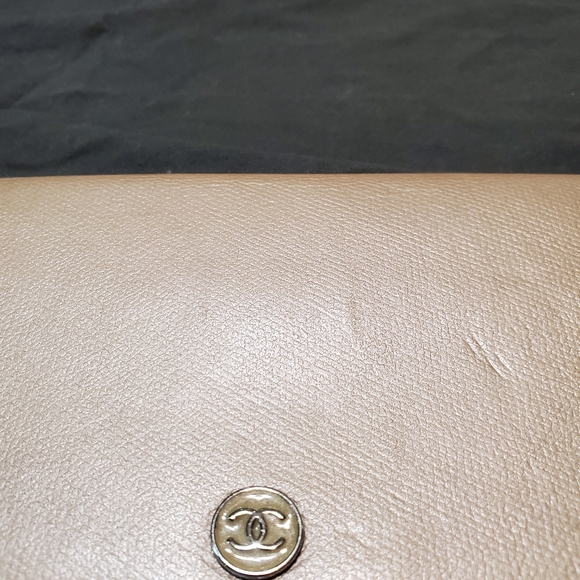 CHANEL Gold Metallic Leather Bifold Wallet. 🌟 Host Pick 🌟 - Picture 2 of 13